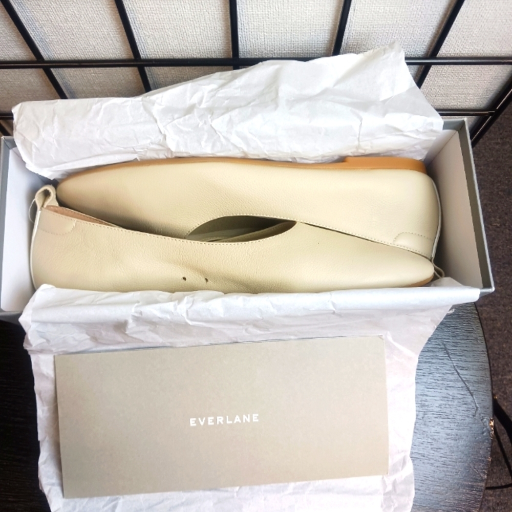 NEW IN BOX Everlane Womens The Italian Leather Day Glove Cream Flat Shoes Size 9